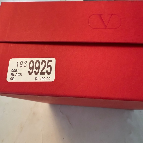 Valentino - Picture 5 of 6